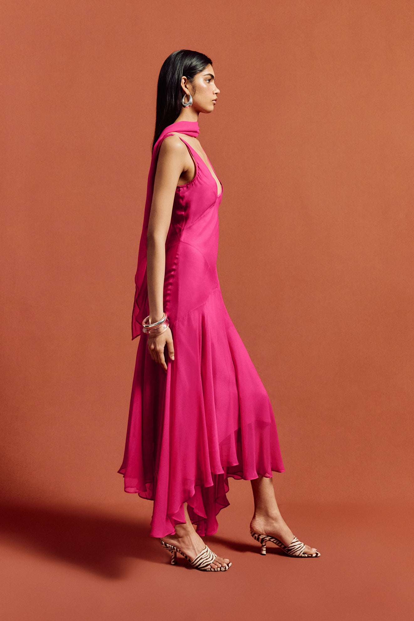 MISTICA MIDI DRESS IN HOT PINK SILK CHIFFON - De La Vali