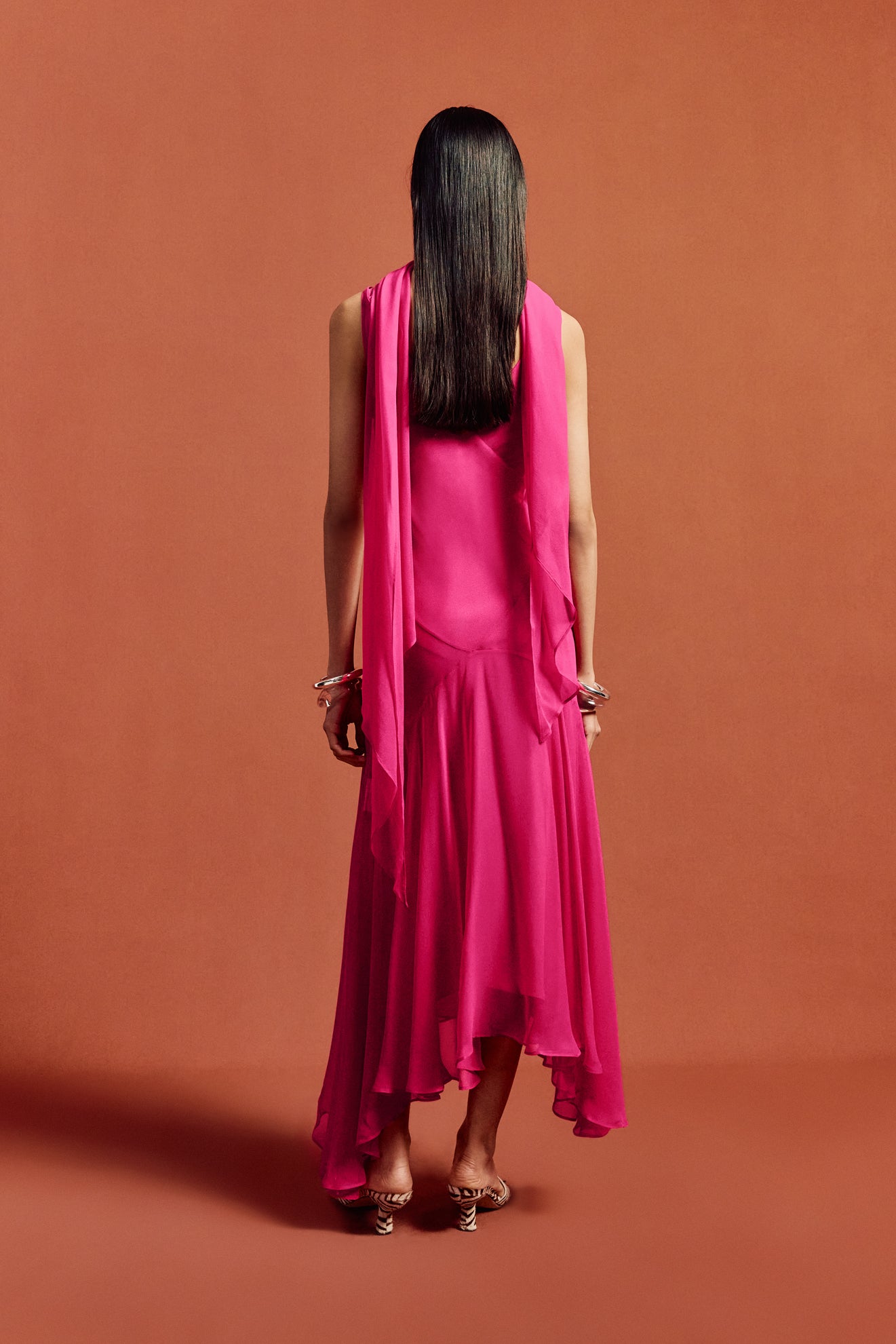 MISTICA MIDI DRESS IN HOT PINK SILK CHIFFON - De La Vali