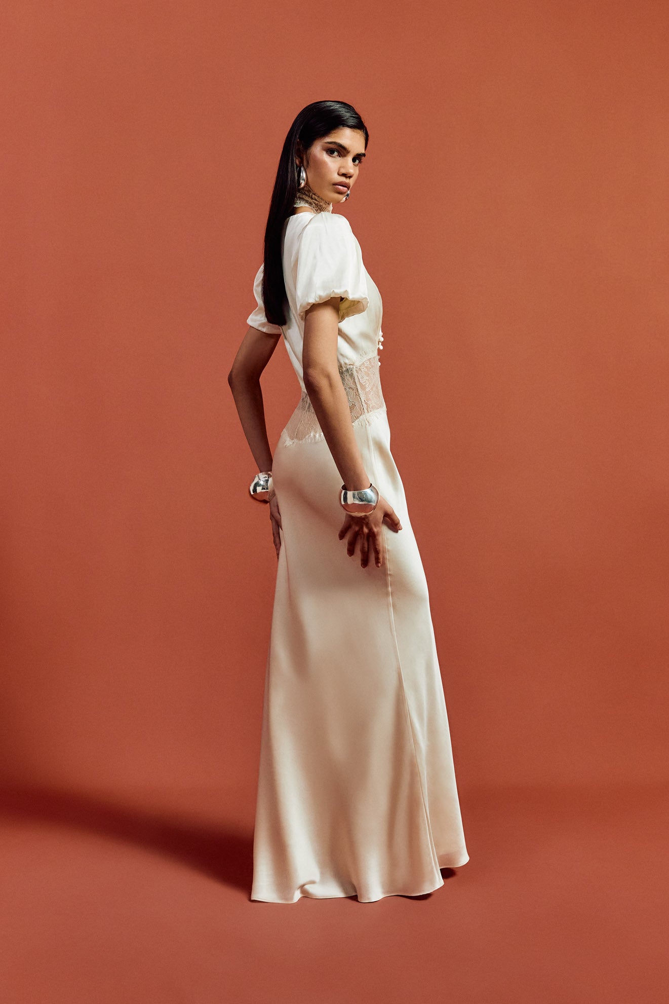 PAVLOVA LONG DRESS IN IVORY SILK SATIN - De La Vali