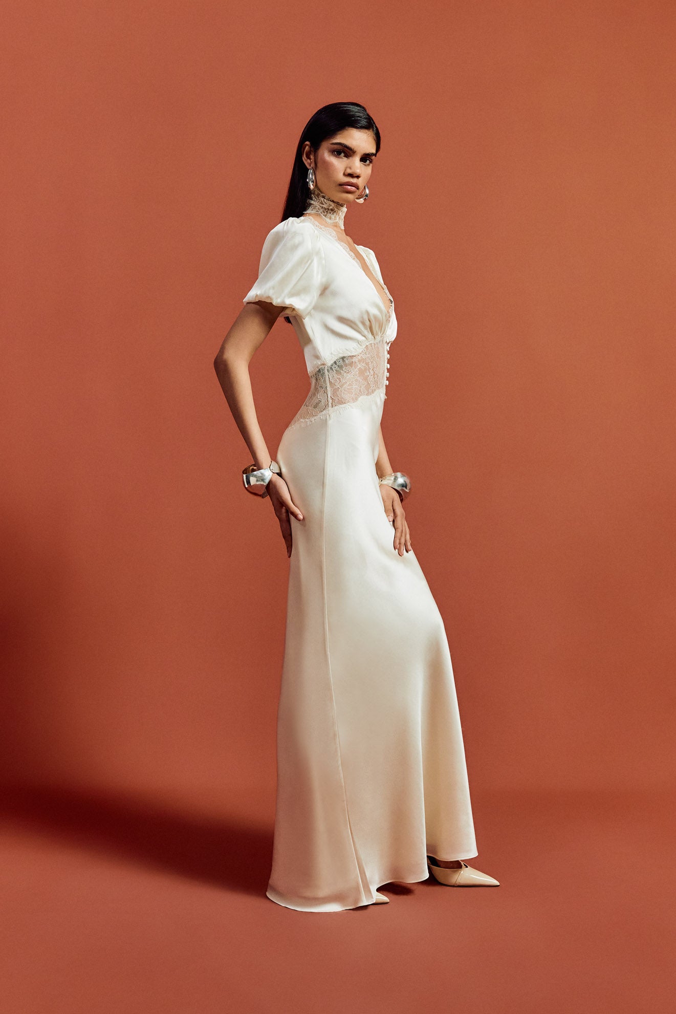 PAVLOVA LONG DRESS IN IVORY SILK SATIN - De La Vali