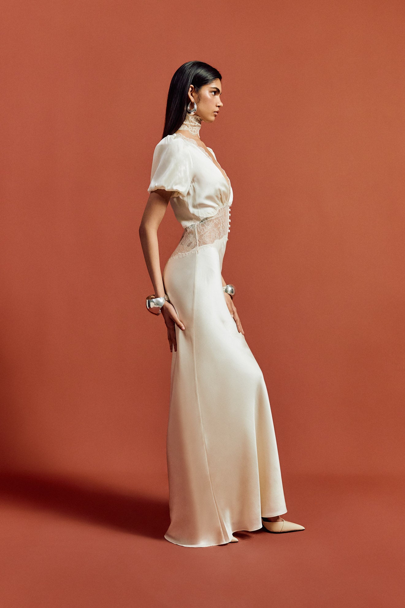 PAVLOVA LONG DRESS IN IVORY SILK SATIN - De La Vali