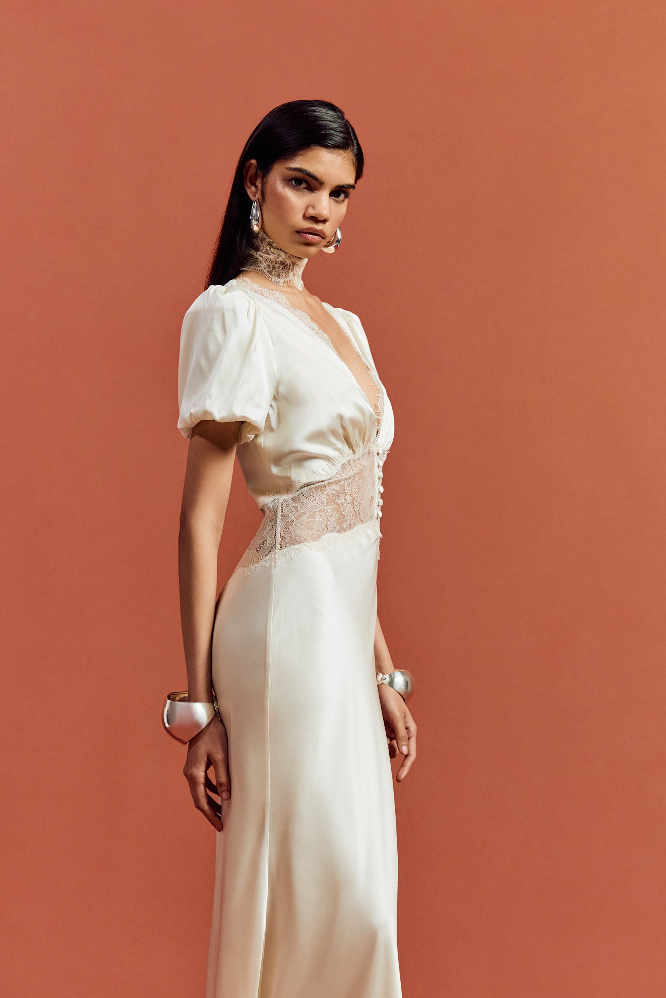 PAVLOVA LONG DRESS IN IVORY SILK SATIN - De La Vali
