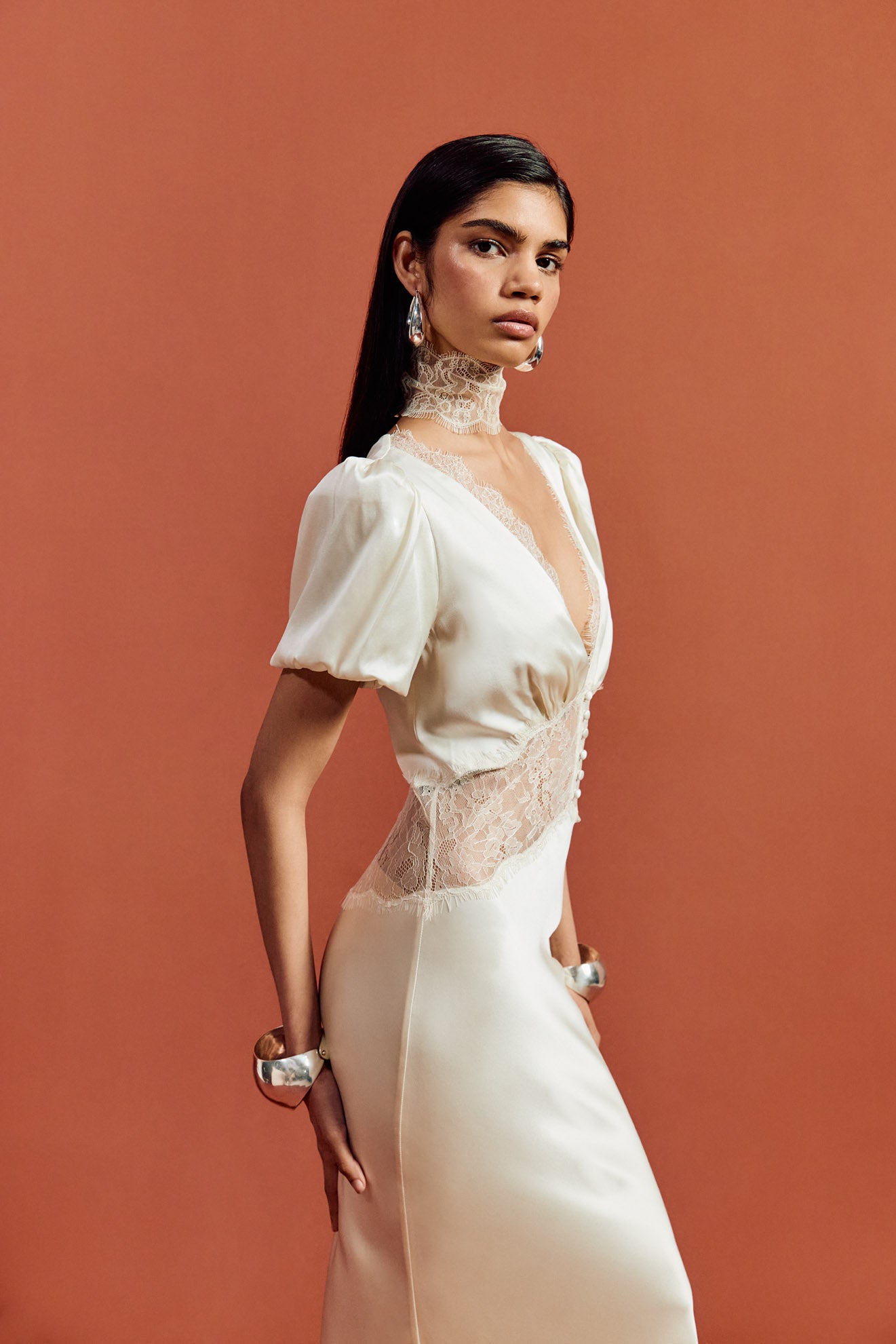 PAVLOVA LONG DRESS IN IVORY SILK SATIN - De La Vali