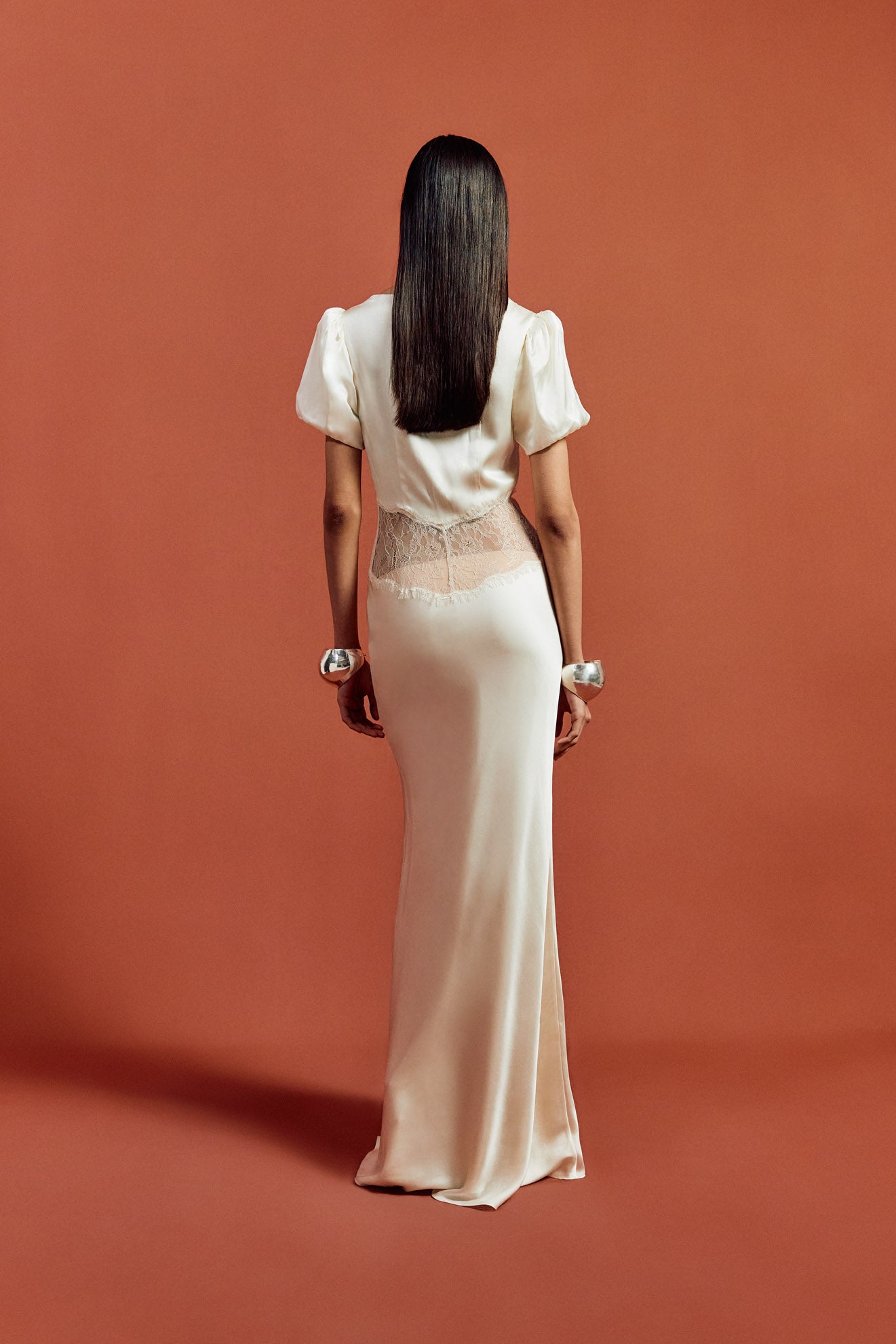 PAVLOVA LONG DRESS IN IVORY SILK SATIN - De La Vali