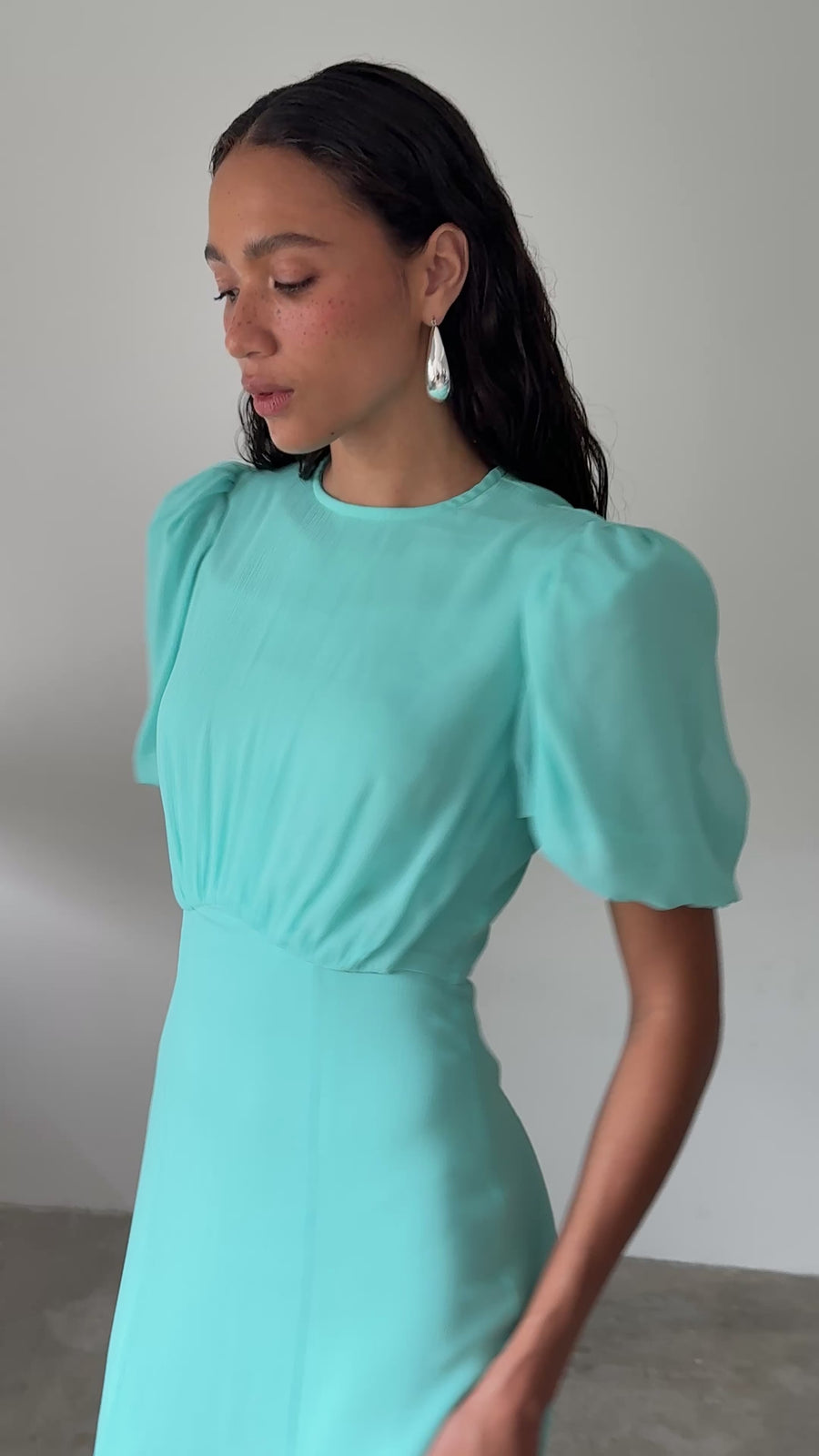 AGUA MAXI DRESS IN TURQUOISE CRINKLE CHIFFON